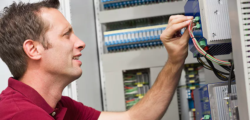 Offshore and Petroleum Facility Electrician in Toney